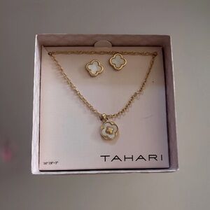 Tahari Gold Tone Clover Necklace & Stud Earrings Set New in Box